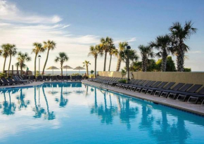 Beachfront, Spacious King Suite with Resort Access, Free Parking!